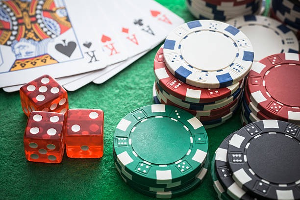 mahjong138 live casino tables and mobile app interface